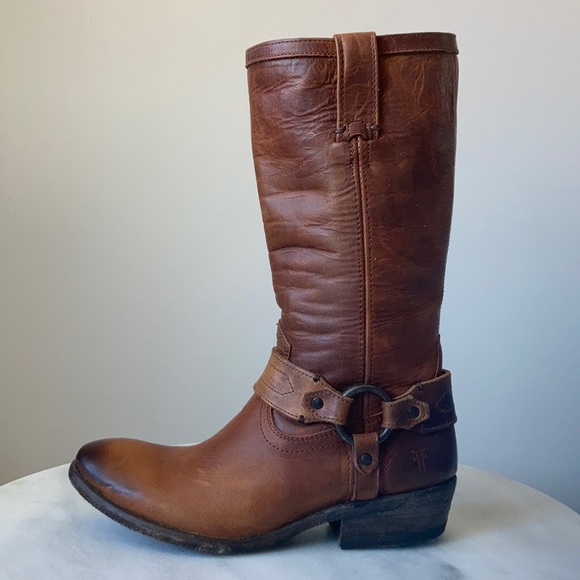 NWT FRYE CARSON HARNESS COGNAC TALL BOOTS SIZE 7M